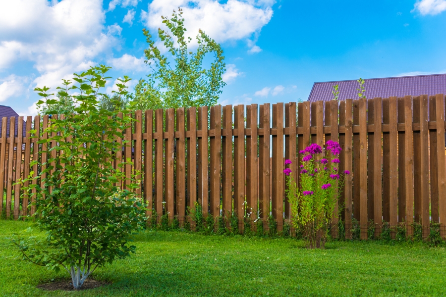 the Benefits of a Custom Wood Fence